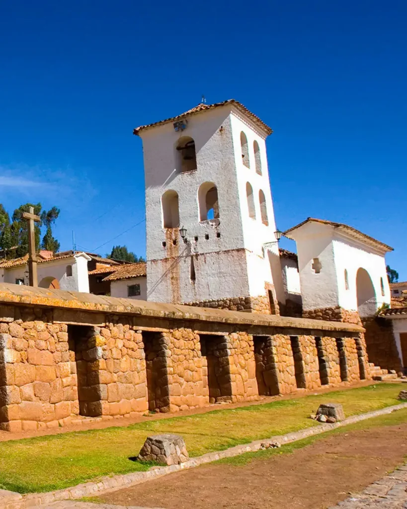 Chinchero: Pueblo andino y ruinas incas