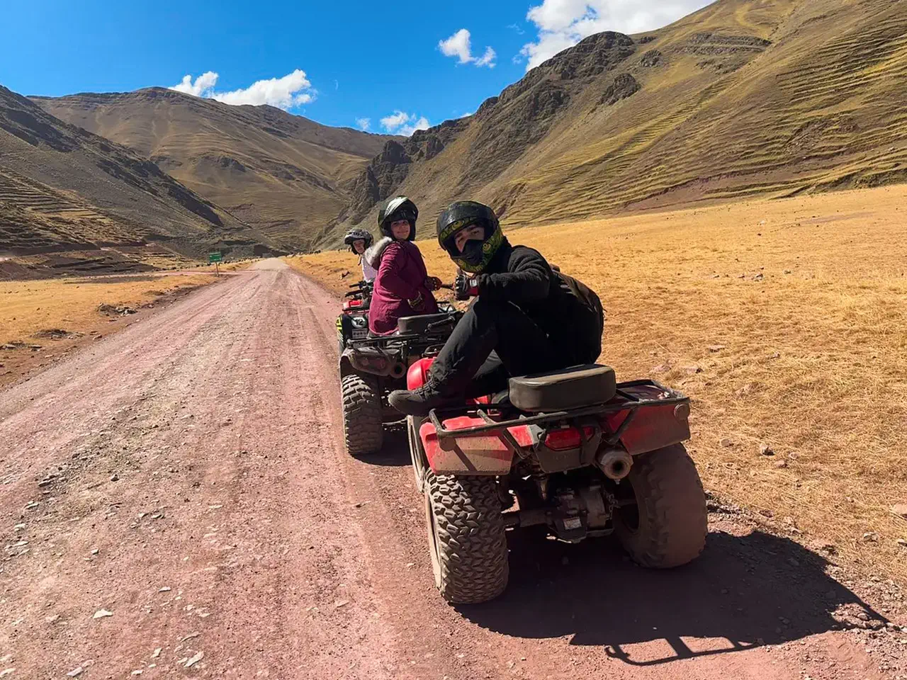 Cuatrimotos en la Montaña de Colores