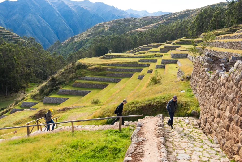 Recorriendo el Centro Arqueológico de Chinchero